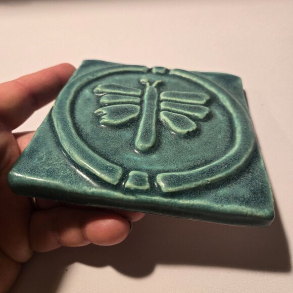 Whistling Frog Tile Co. Green Ceramic Dragonfly Wall Plaque / Trivet 4"x 4" - Picture 2 of 5